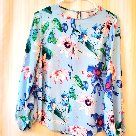 H & M long sleeve floweral blouse - Picture 2 of 11